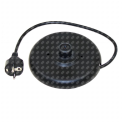 Schwarzer Sockel mit Stromkabel