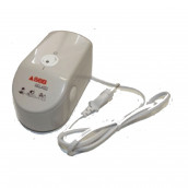 Grauer Motorblock + weißes Kabel