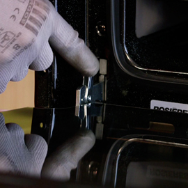 Die Scharniere sind verschlissen oder rostig