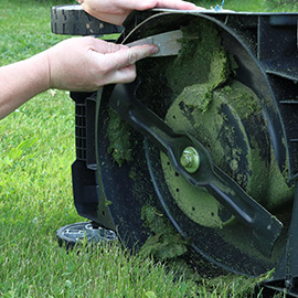 Verstopfter oder verschmutzter Rasenmäher